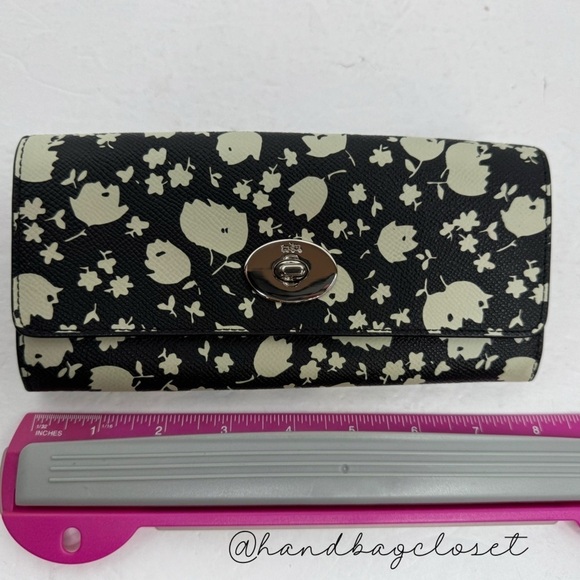 Coach Black and White Floral Key Holder - Picture 11 of 12